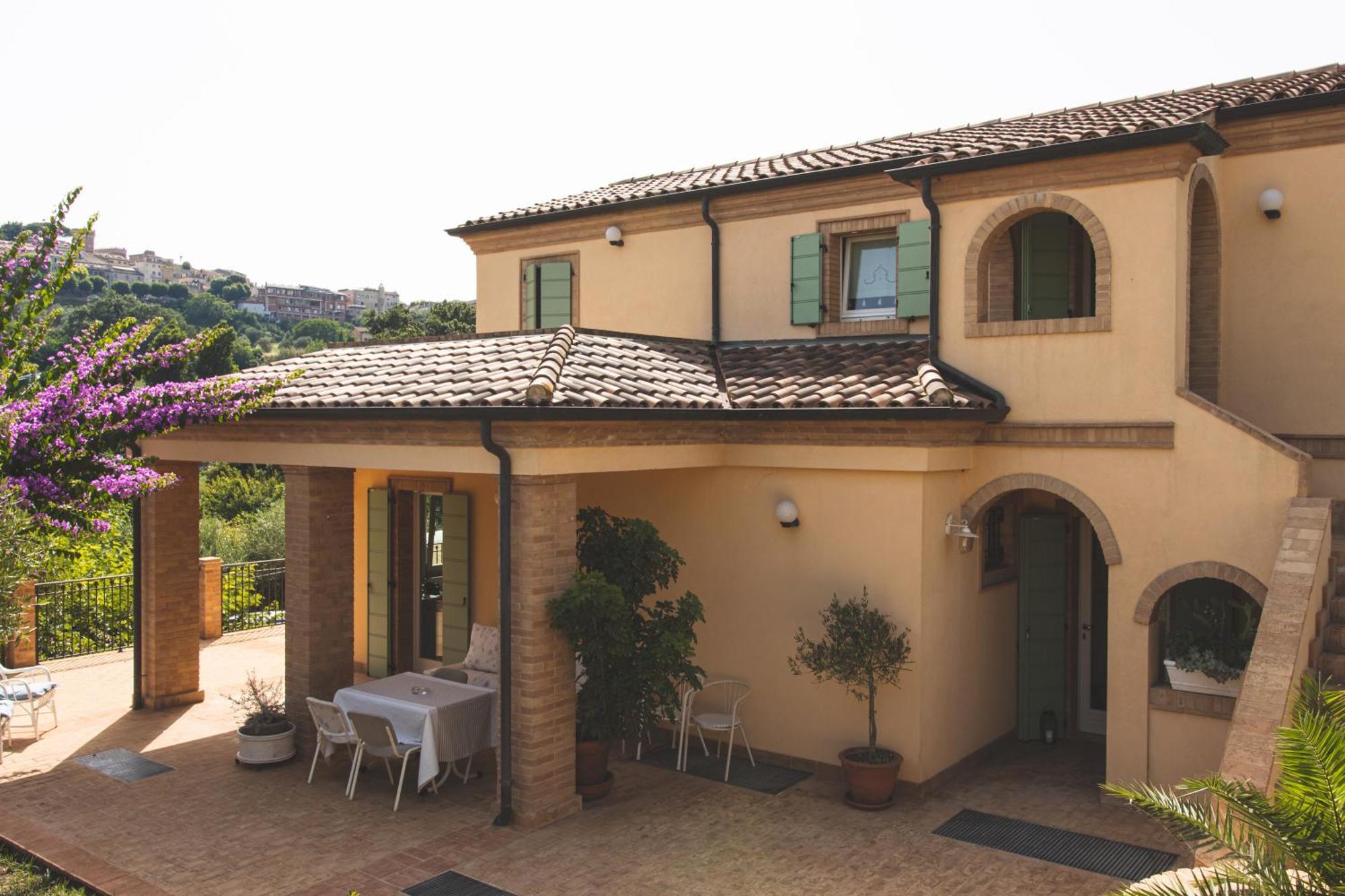 Villa Mariposa チヴィタノーヴァ・マルケ エクステリア 写真